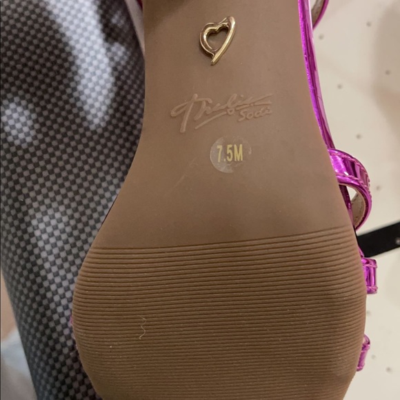 Shoe - Picture 2 of 4